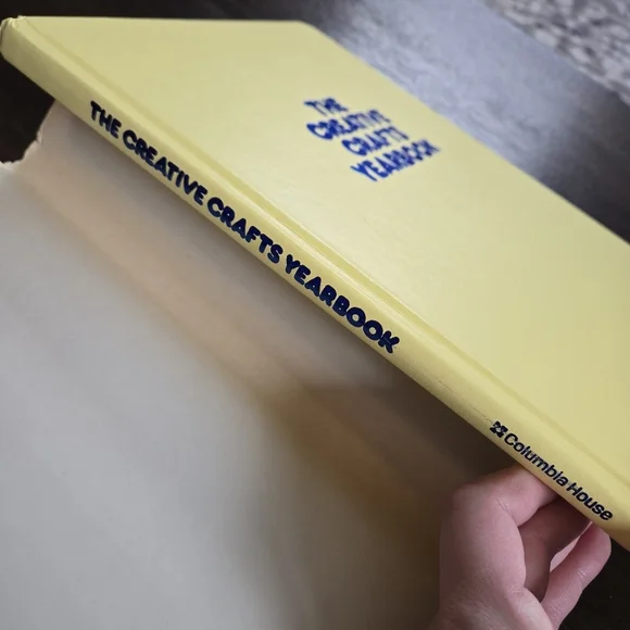 The Creative Crafts Yearbook 1979 Yellow Hardcover Vintage Book - Picture 2 of 7